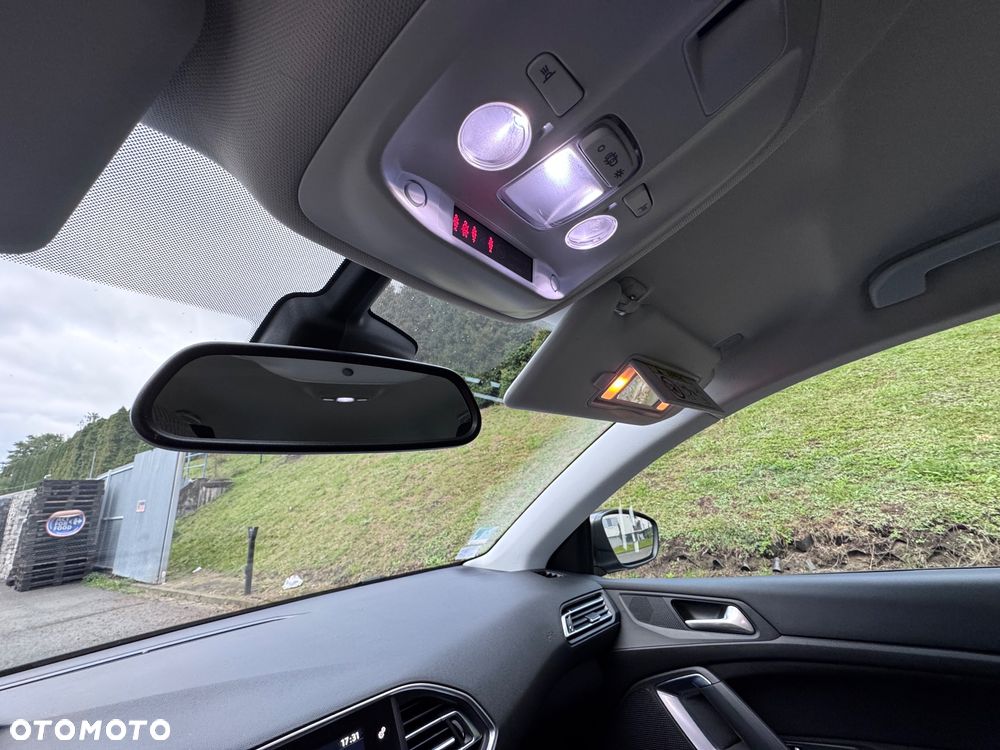 Peugeot 308 1.2 PureTech Allure S&S - 22