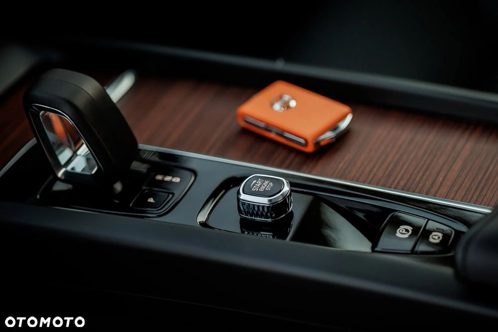 Volvo XC 60 B5 B AWD Plus Black Edition - 31