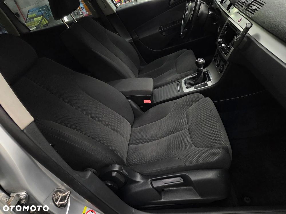 Volkswagen Passat Variant 2.0 TDI BlueMotion Technology DPF Comfortline - 8