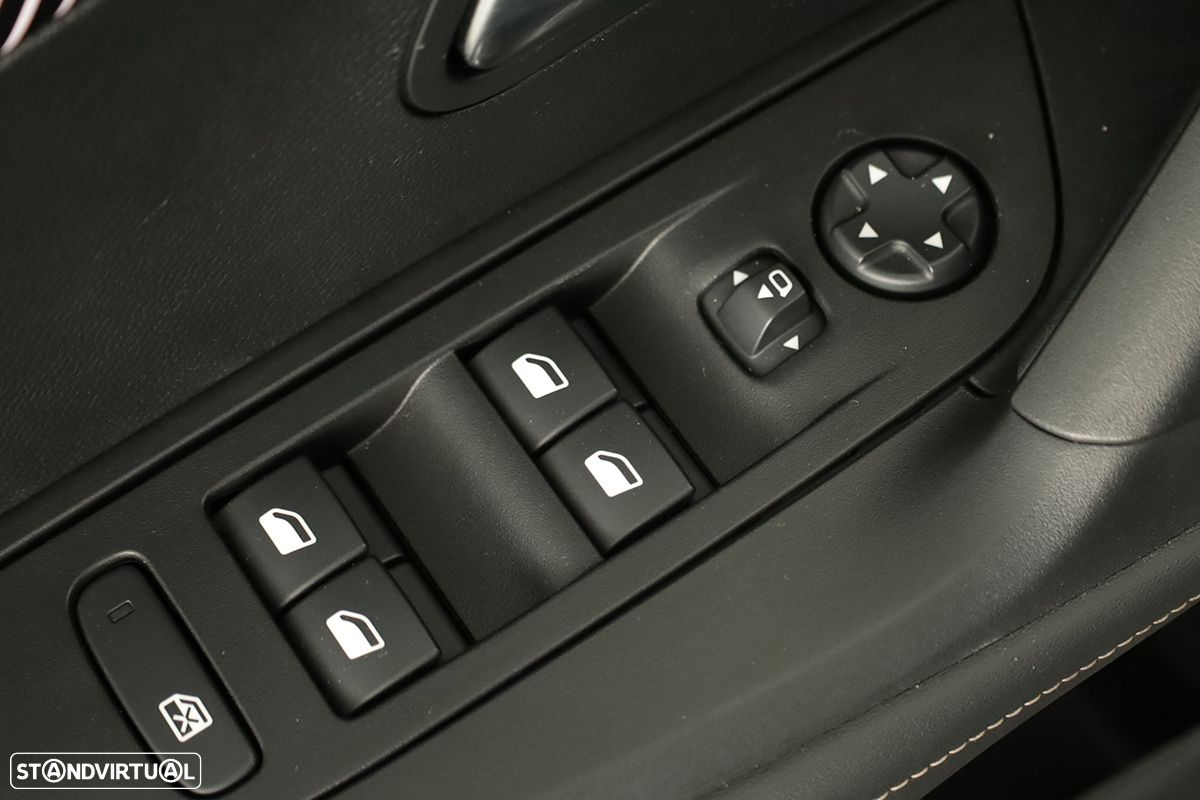 Peugeot 2008 1.2 PureTech Allure EAT8 - 20