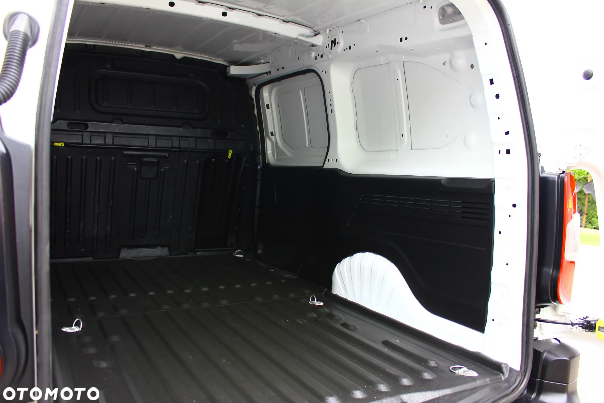 Toyota Proace City 1.5D-4D 102KM LONG L2  3 Osobowy Blaszak - 31