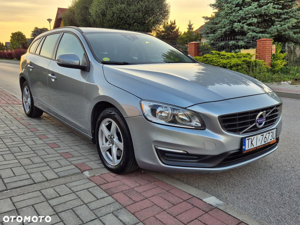 Volvo V60 D2 Drive-E Momentum - 1