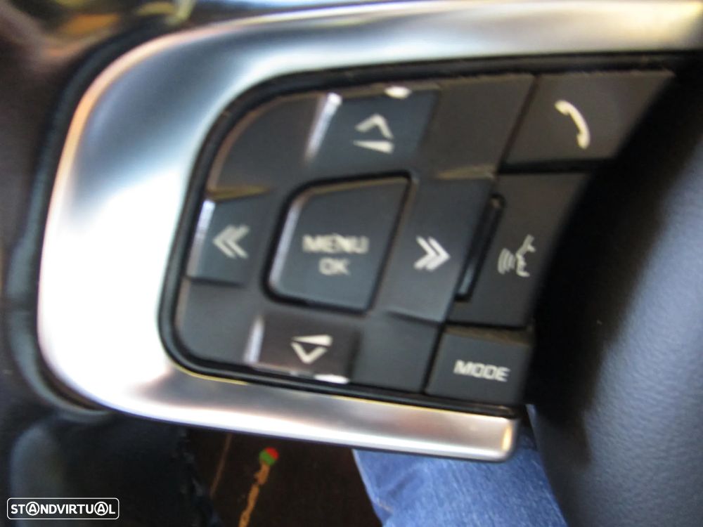 Jaguar XE 2.0 D R-Sport - 25