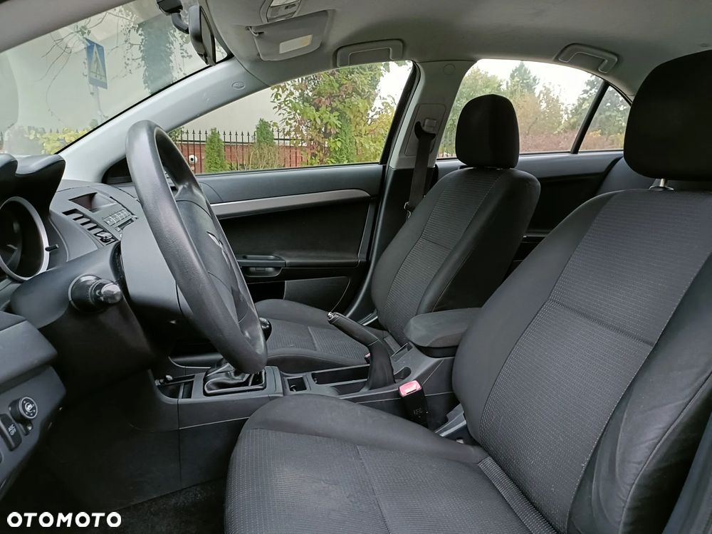Mitsubishi Lancer - 12