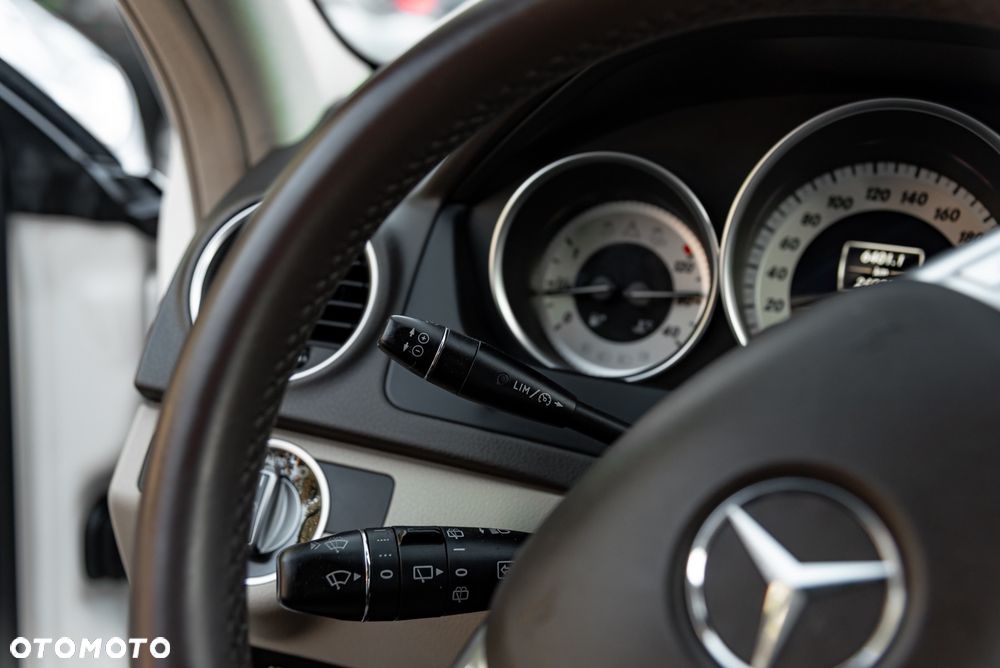Mercedes-Benz Klasa C 250 CDI DPF 4Matic (BlueEFFICIENCY) 7G-TRONIC - 39