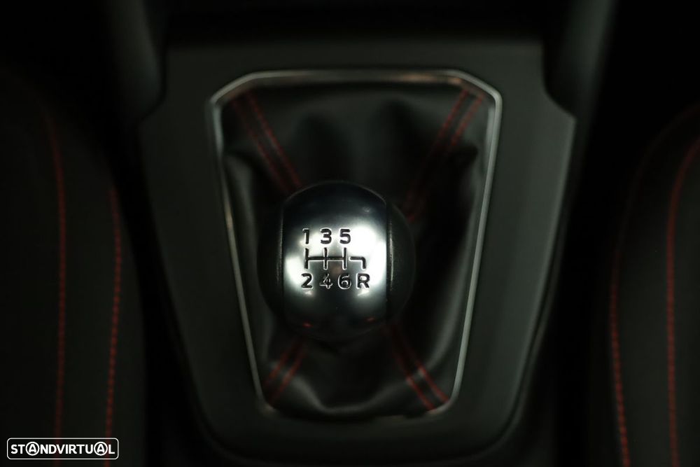 Ford Focus 1.0 EcoBoost MHEV ST-Line X - 13