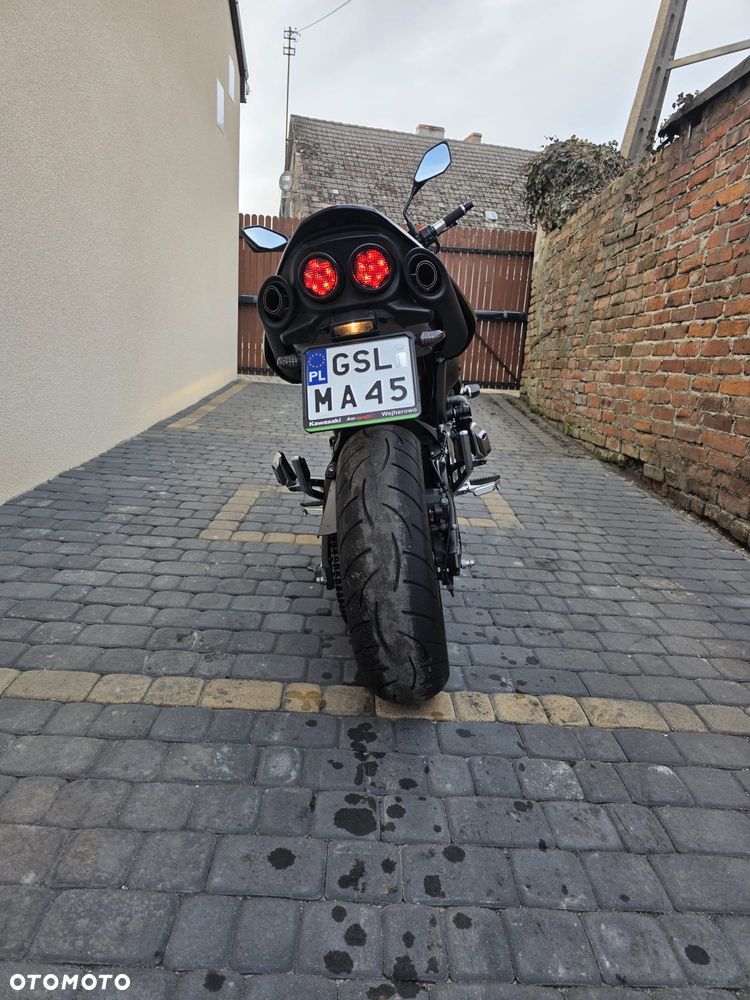 Suzuki GSR - 7
