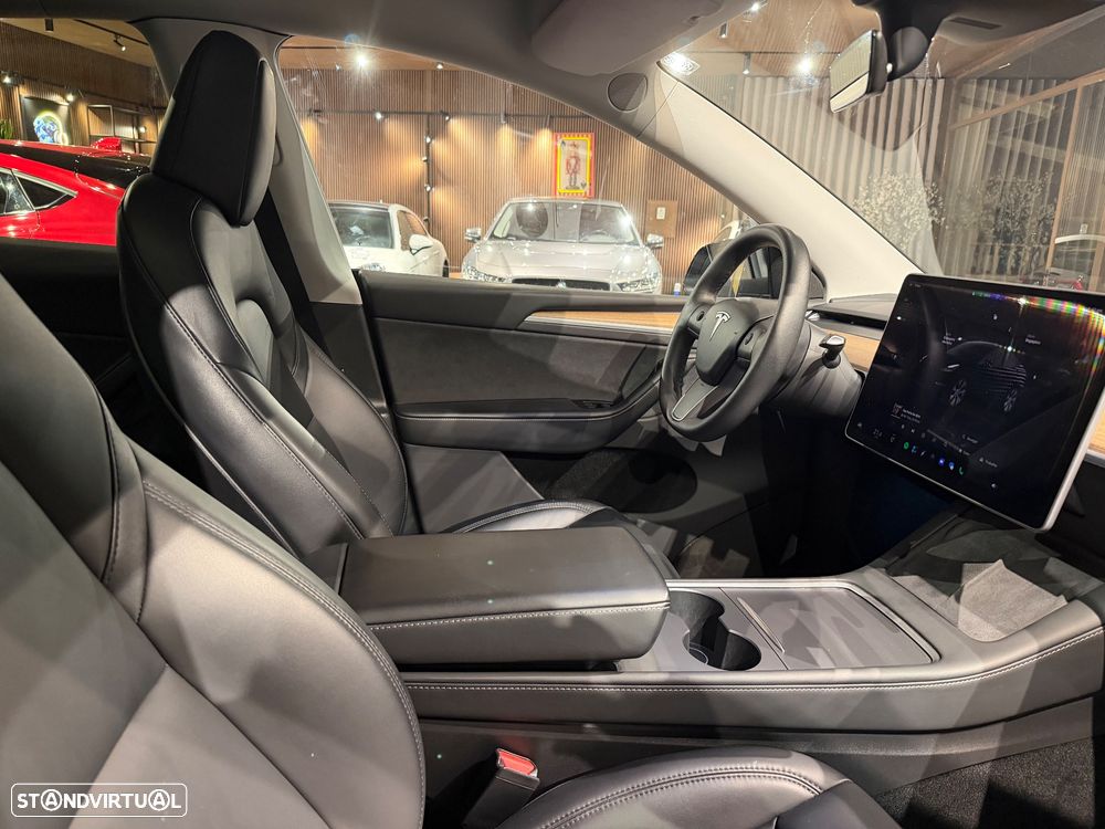 Tesla Model Y Long Range Dual Motor AWD - 33