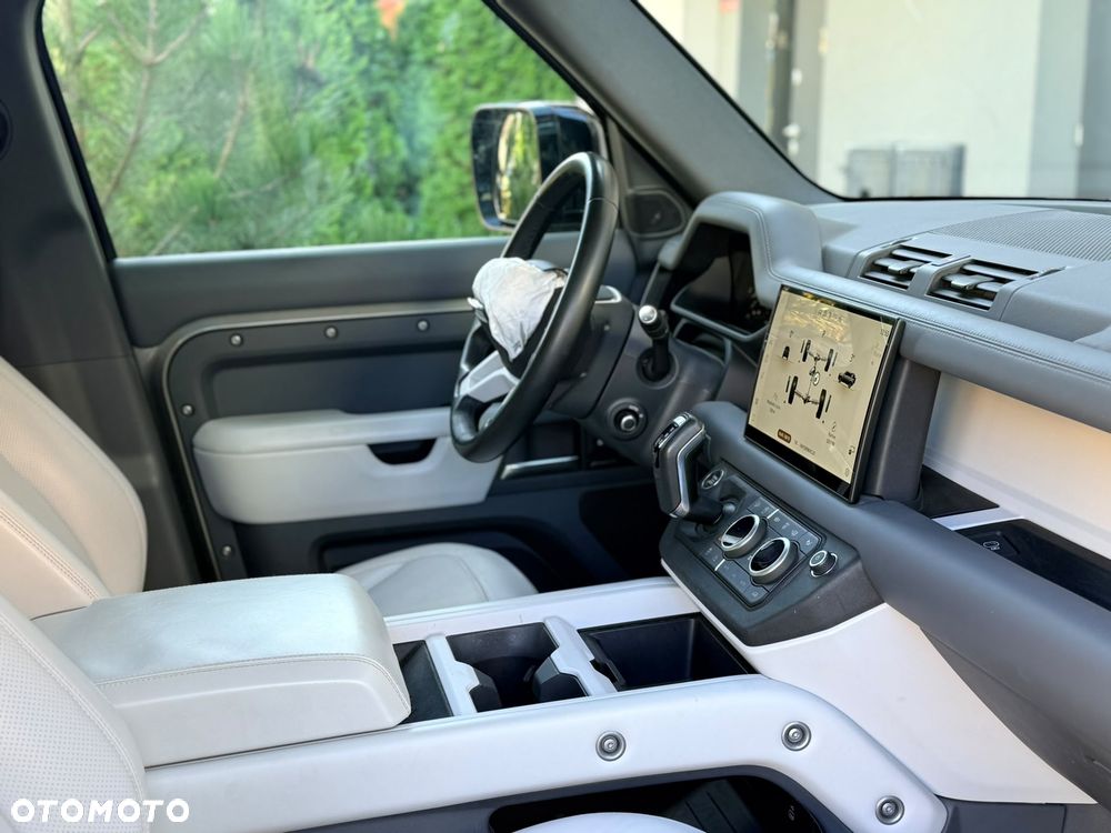 Land Rover Defender 3.0 D300 mHEV X-Dynamic HSE - 38