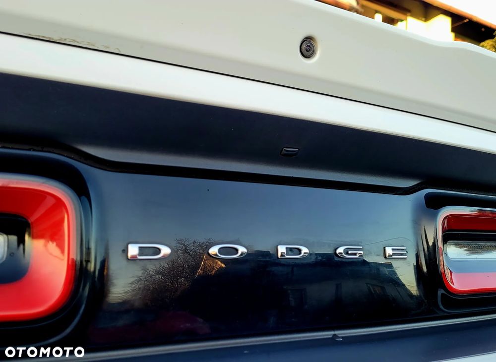 Dodge Challenger - 28