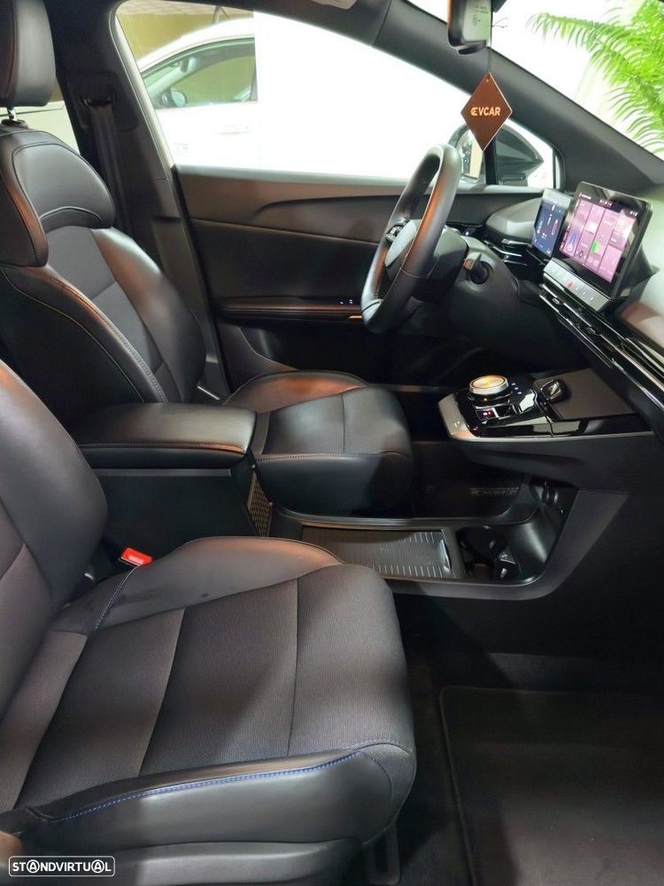 MG MG4 64 kWh Luxury - 30