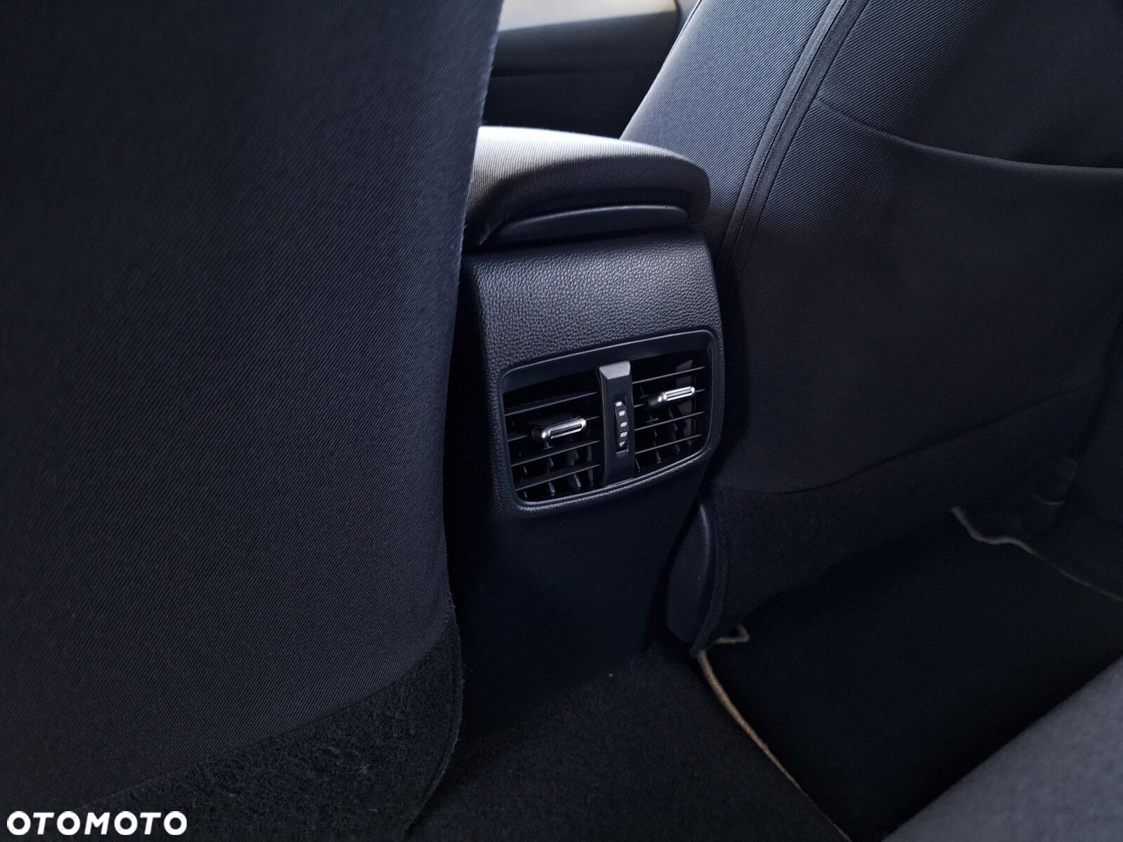 Toyota Corolla 2.0 Hybrid Comfort - 19