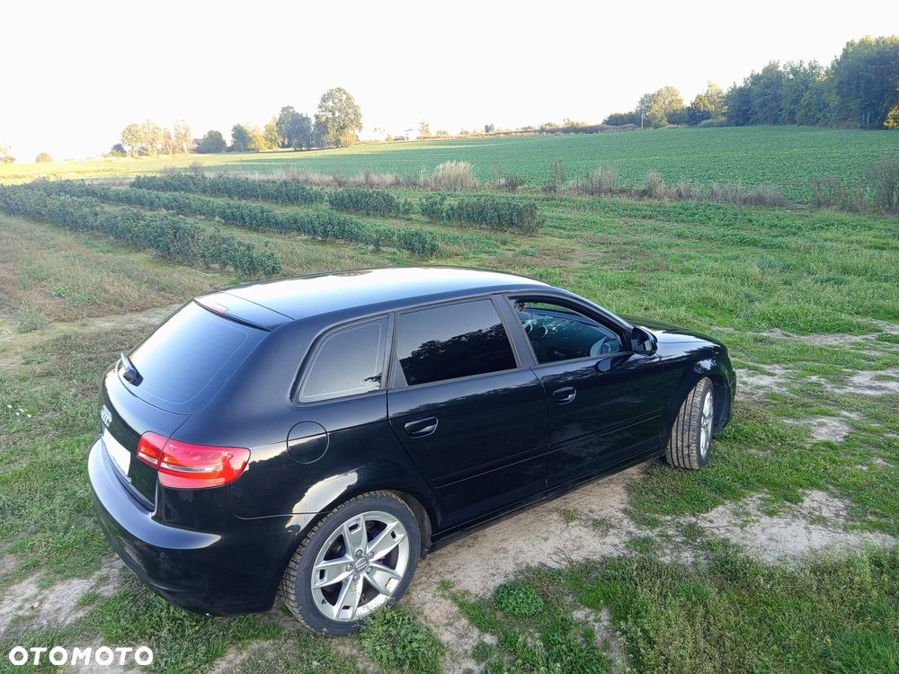 Audi A3 Sportback 2010 photo 3