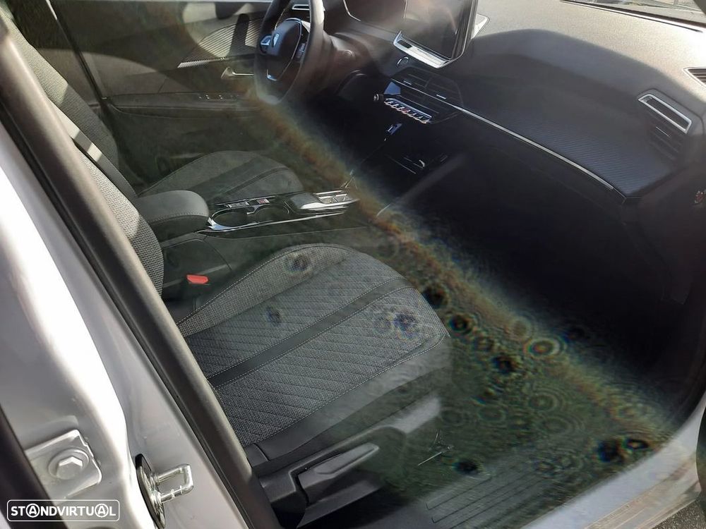 Peugeot e-2008 54 kWh Allure - 9