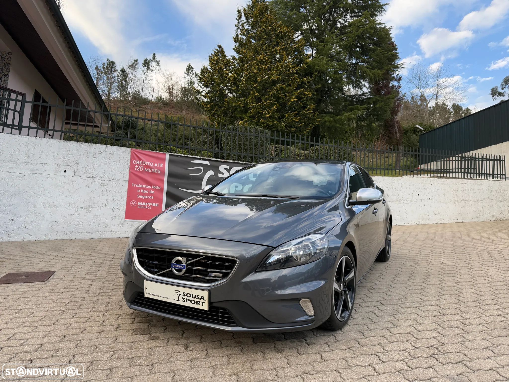 Volvo V40 1.6 D2 R-Design - 1