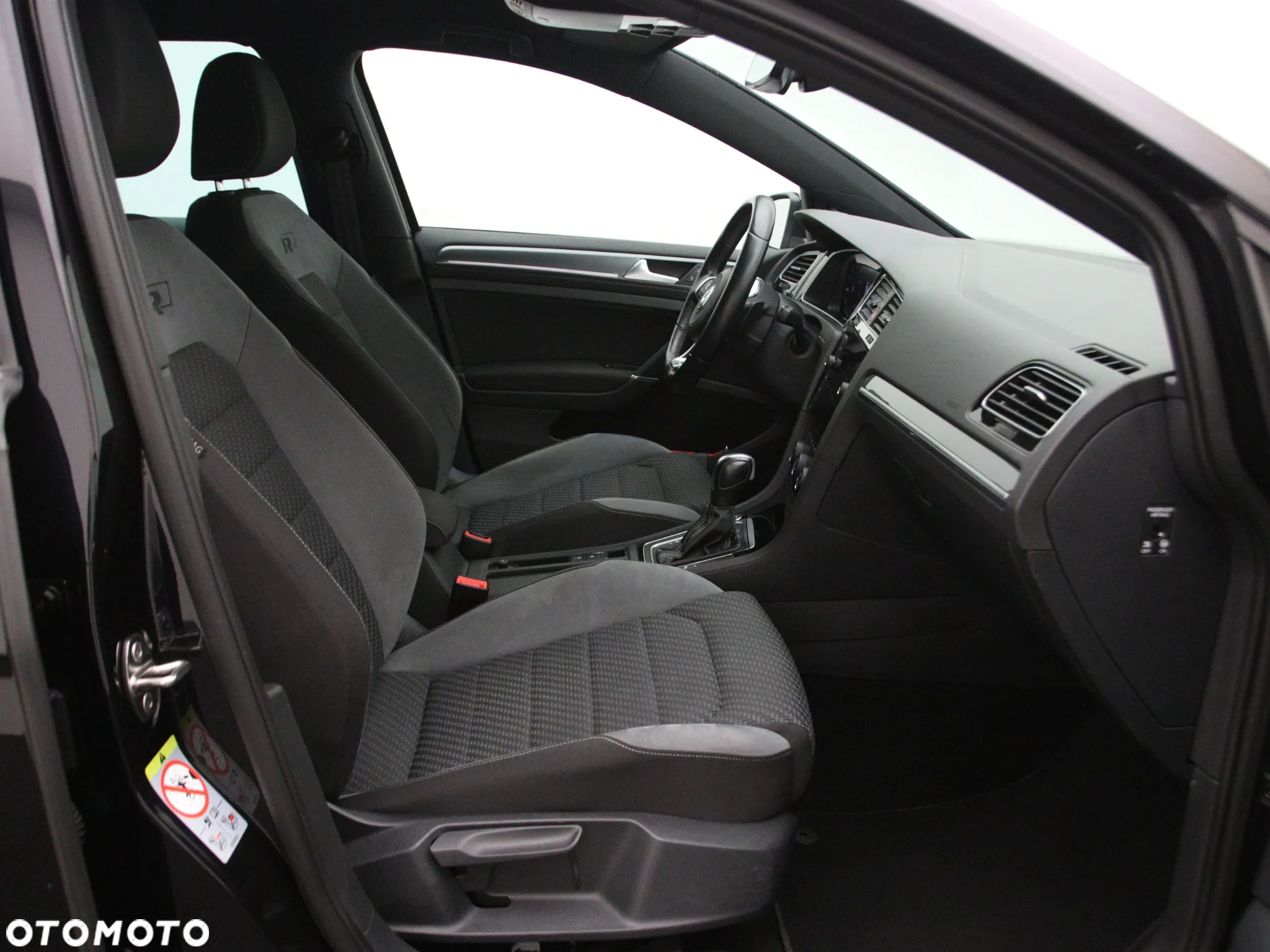 Volkswagen Golf 1.5 eTSI OPF DSG R-Line - 5