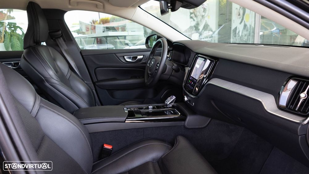 Volvo V60 2.0 T8 AWD TE Plus Dark - 13