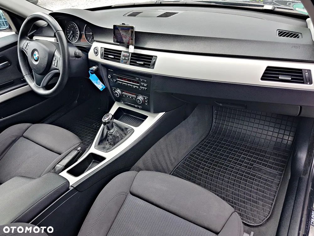 BMW Seria 3 320d Efficient Dynamics - 24
