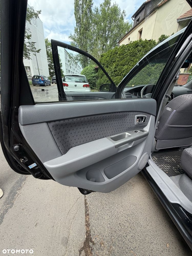 Kia Carens 2.0 EX - 22
