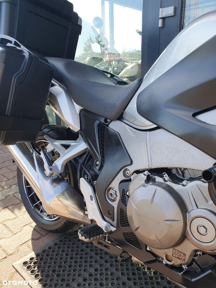 Honda VFR - 23