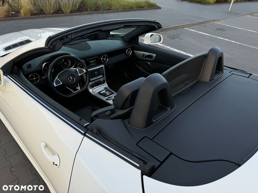 Mercedes-Benz SLC - 15