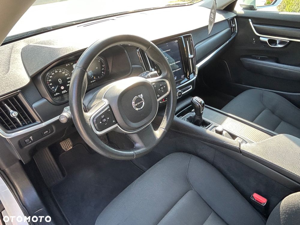 Volvo V90 D3 Momentum Pro - 4