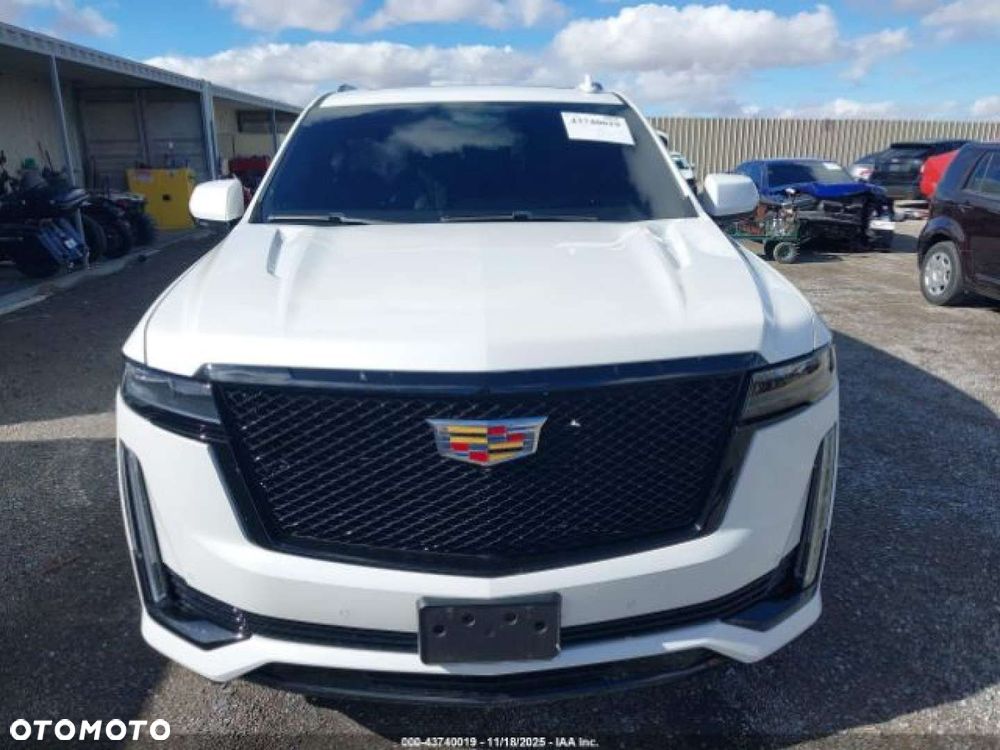 Cadillac Escalade - 5