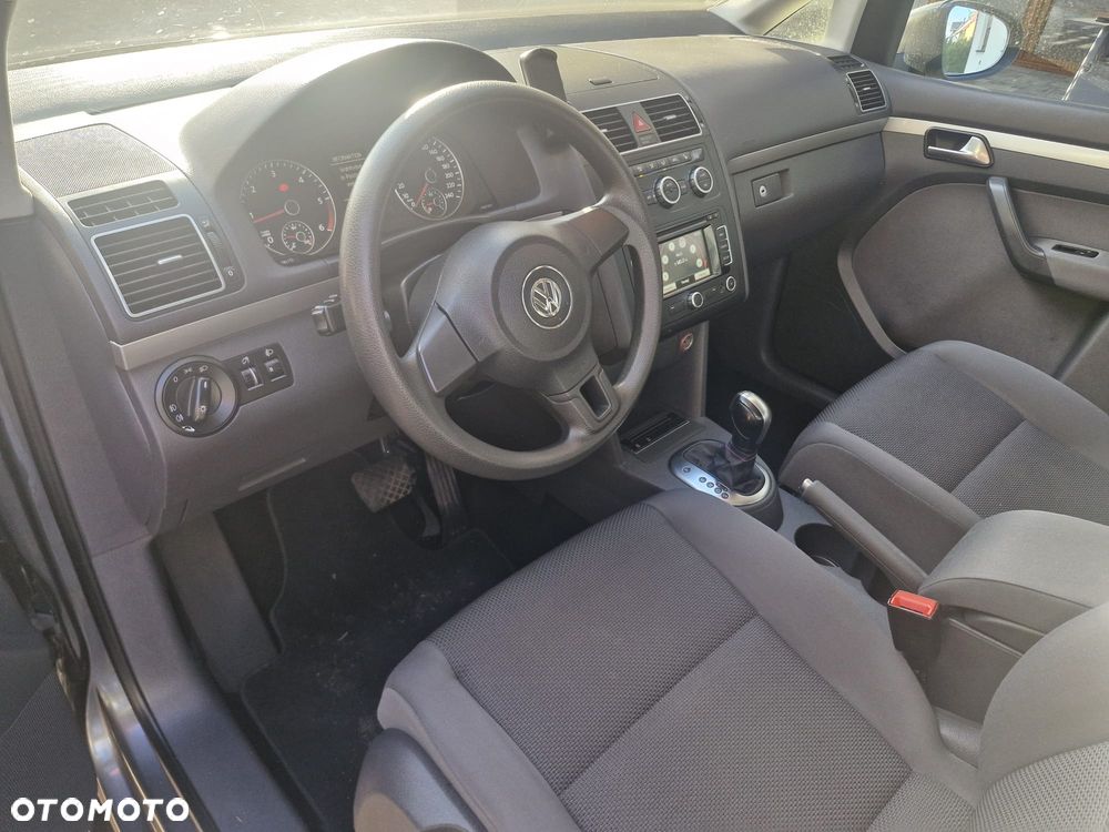 Volkswagen Touran - 8