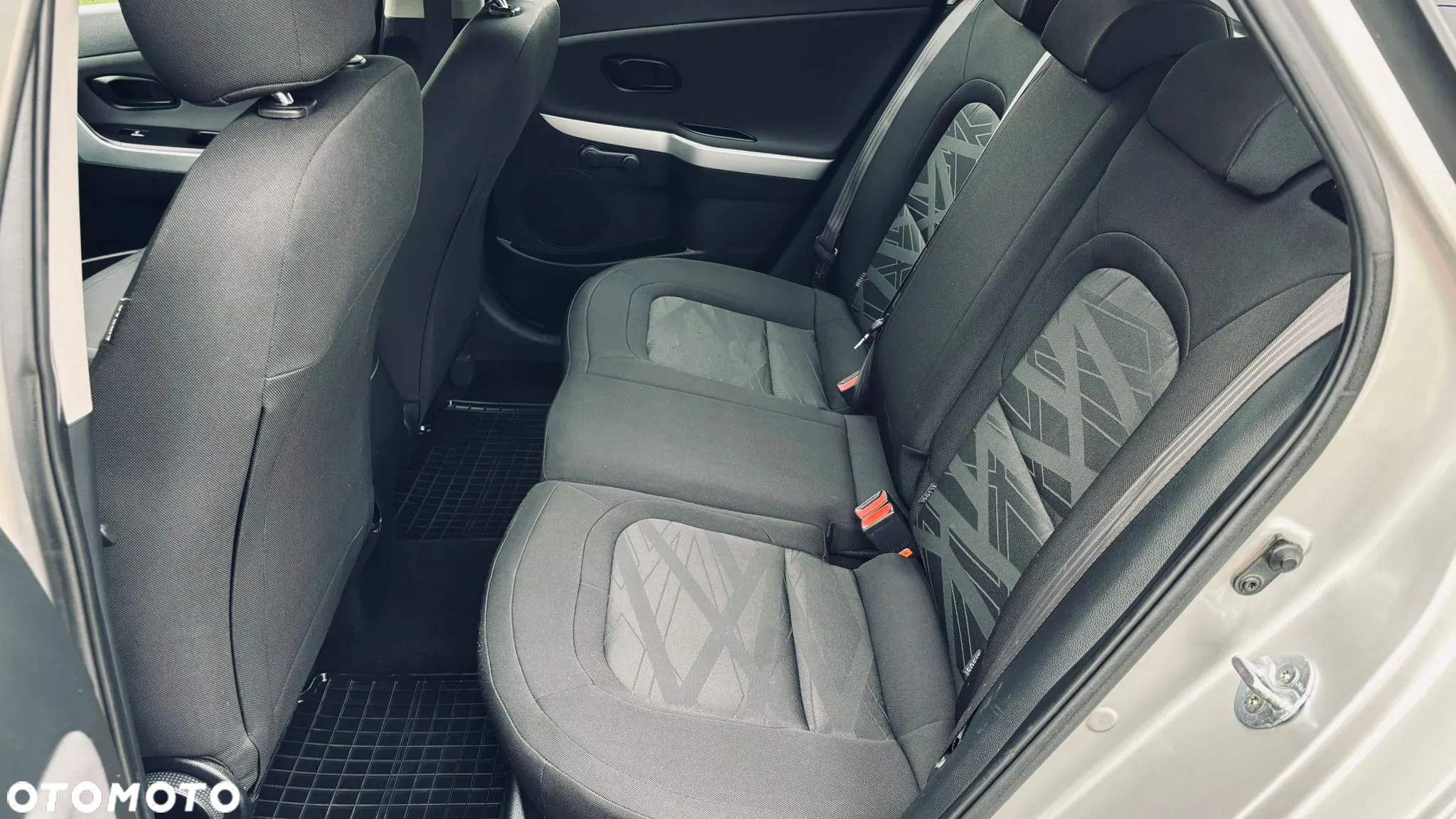 Kia Ceed - 36