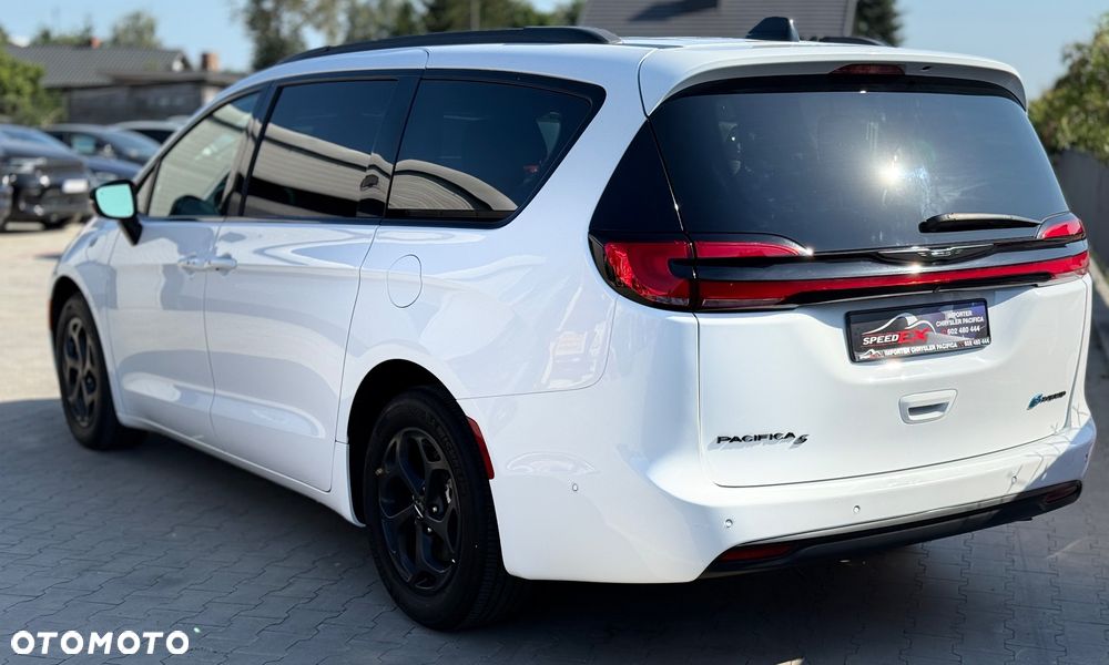 Chrysler Pacifica - 12