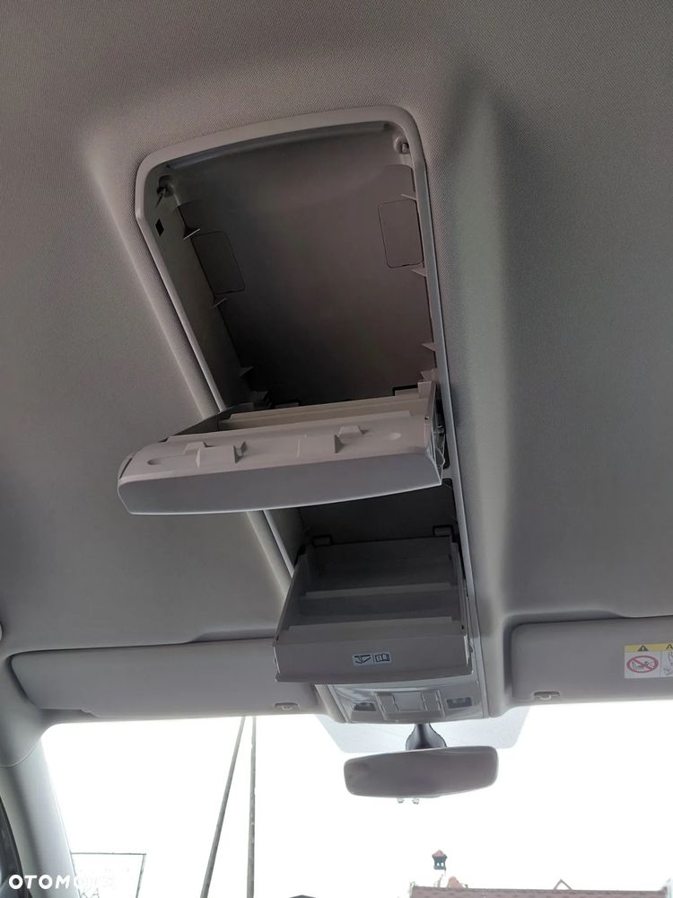 Volkswagen Touran - 28