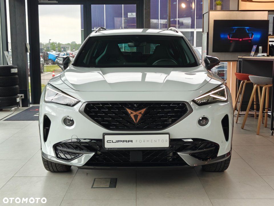 2023 Cupra Formentor, photograph 3