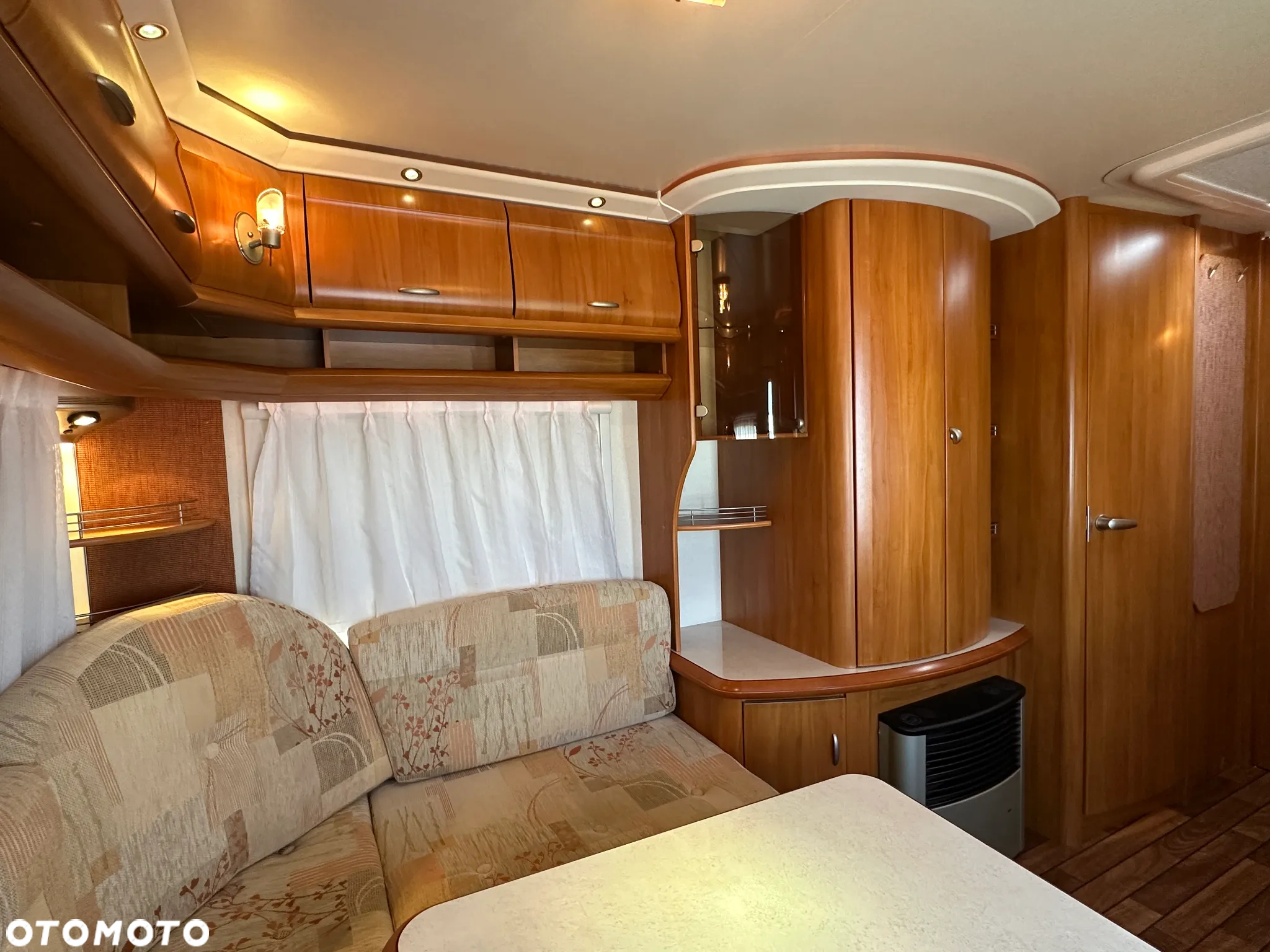 Hobby 560 UL EXCELLENT z przedsionkiem Isabella i napędem. - 10