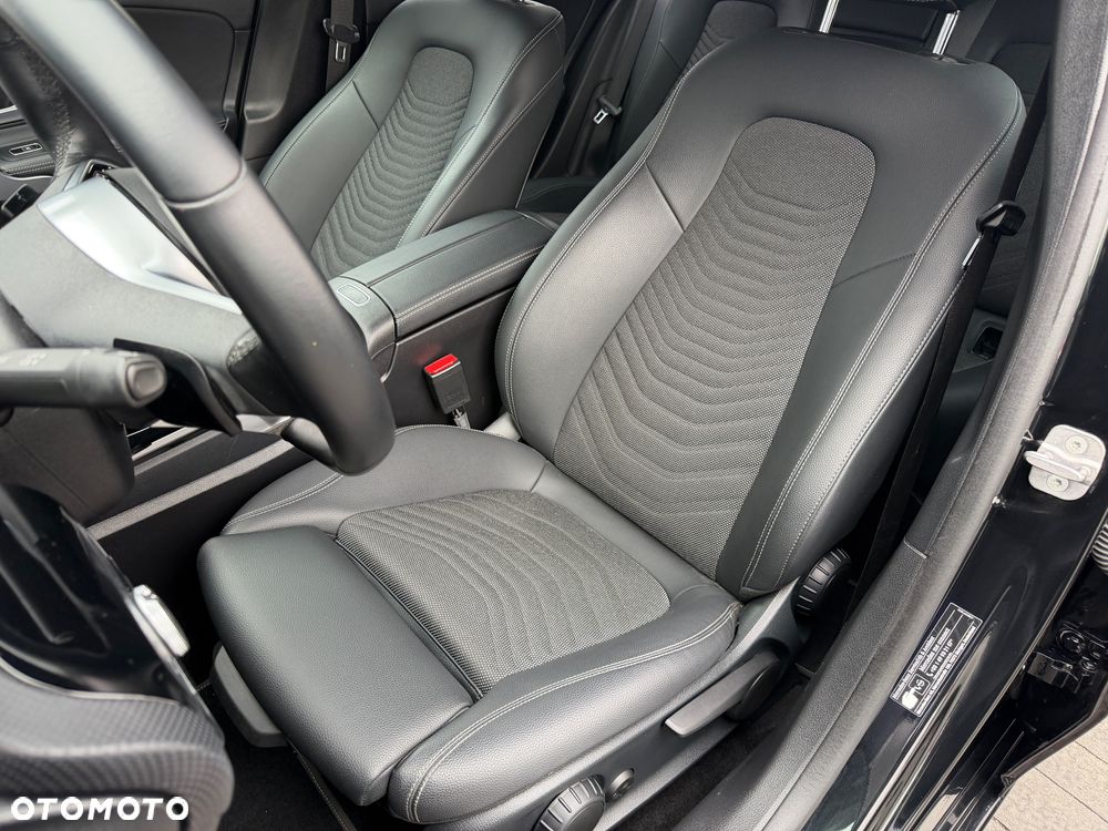 Mercedes-Benz Klasa A 200 7G-DCT Special Edition - 33