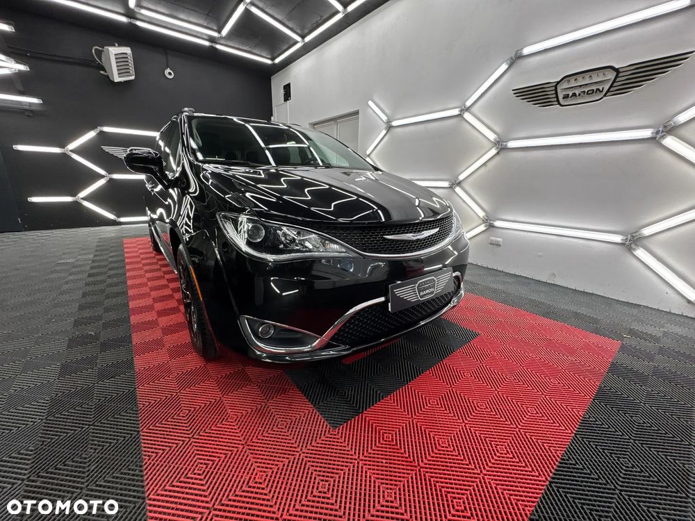 Chrysler Pacifica - 27