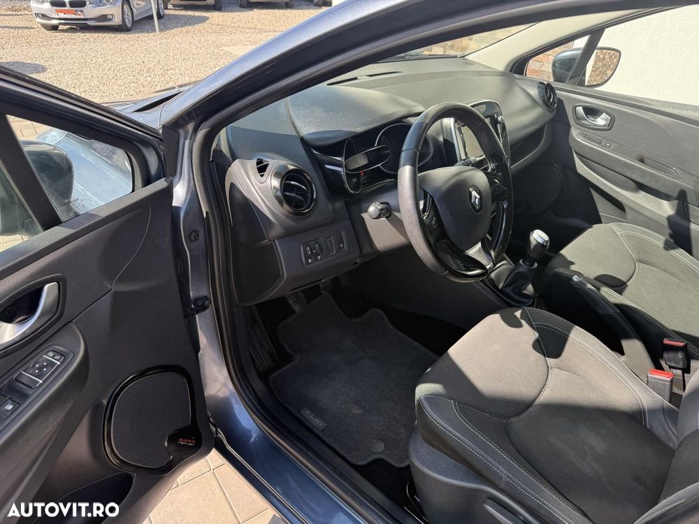 Renault Clio - 11