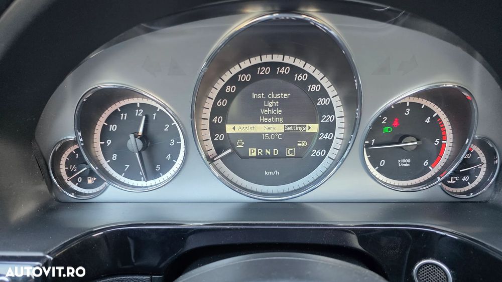 Mercedes-Benz E 250 CDI DPF BlueEFFICIENCY 7G-TRONIC Avantgarde - 38
