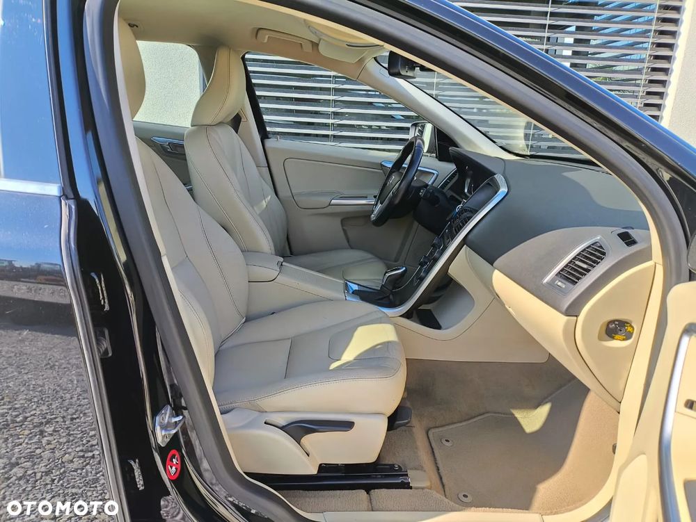 Volvo XC 60 D4 AWD Geartronic Summum - 18