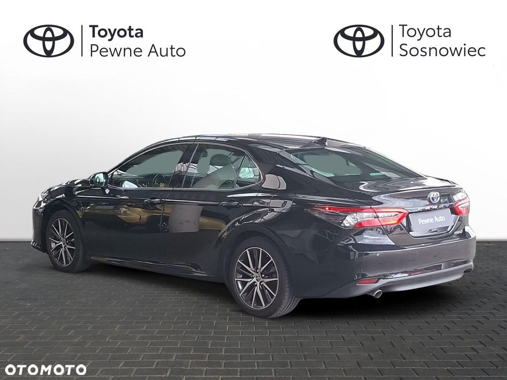 Toyota Camry - 4