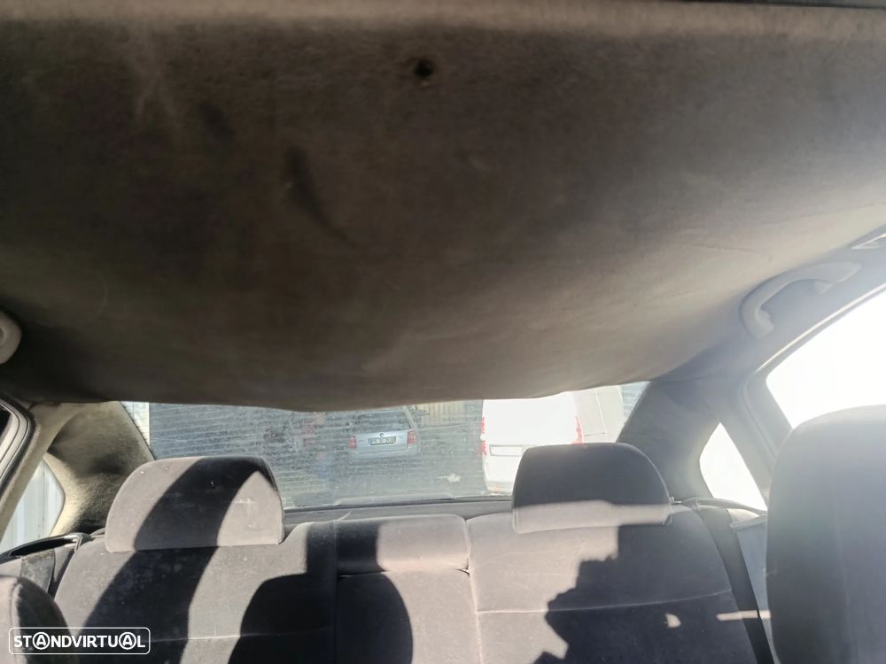 VW Passat 1.9 TDi Confortline - 11