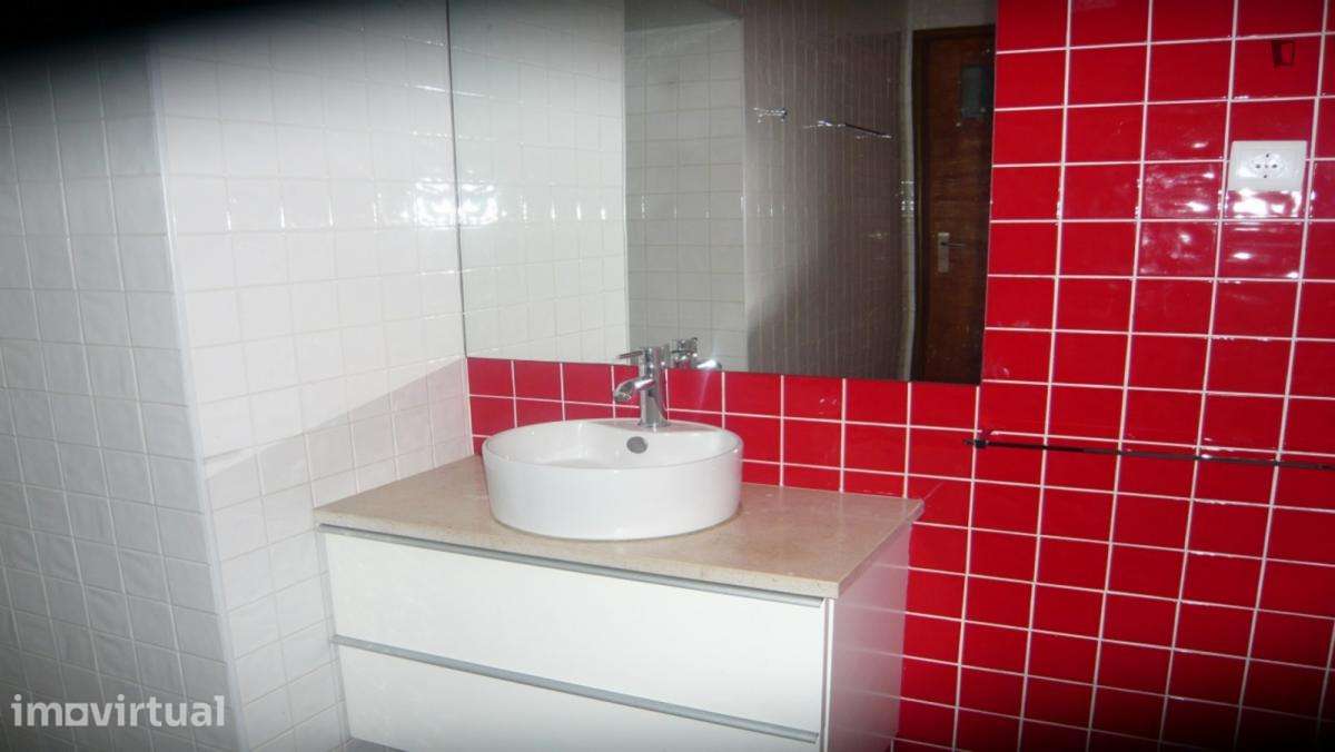 Quarto - localizado em Cidral Coimbra - Grande imagem: 4/12