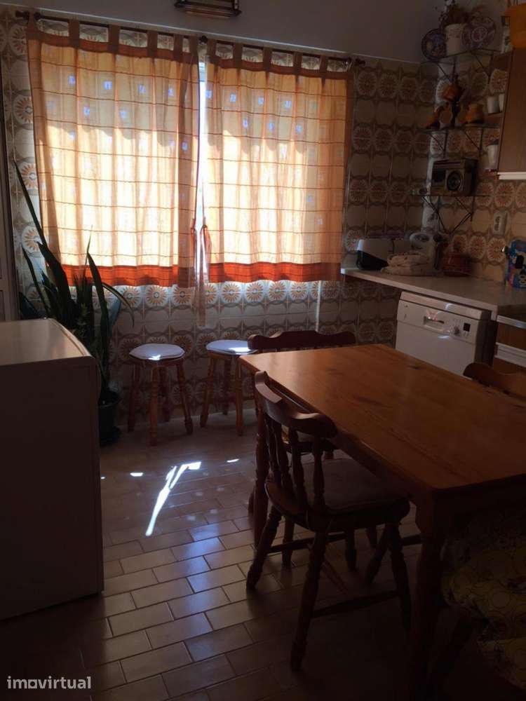 Quarto - localizado em Setubal - Grande imagem: 4/7