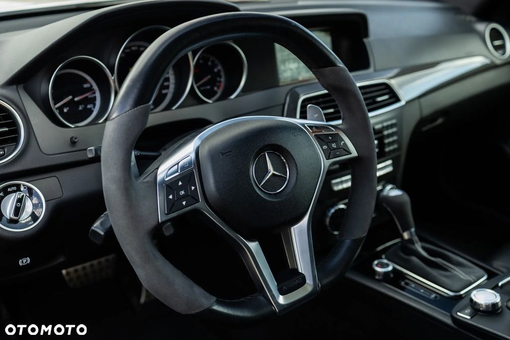 Mercedes-Benz Klasa C 63 AMG AMG SPEEDSHIFT MCT AMG Performance Package - 16
