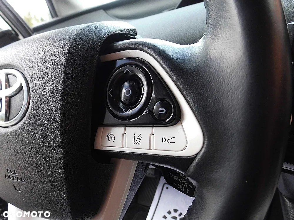 Toyota Prius 1.8 HSD Active - 24