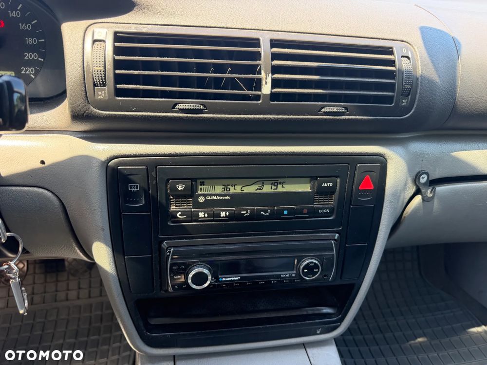 Volkswagen Passat - 15