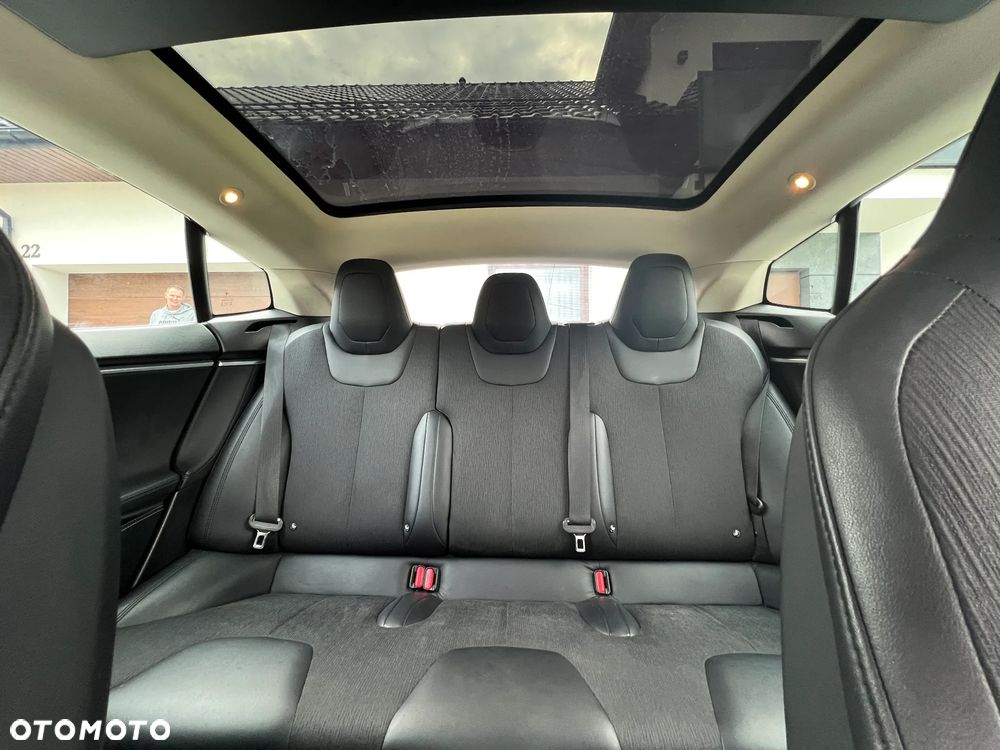 Tesla Model S - 7