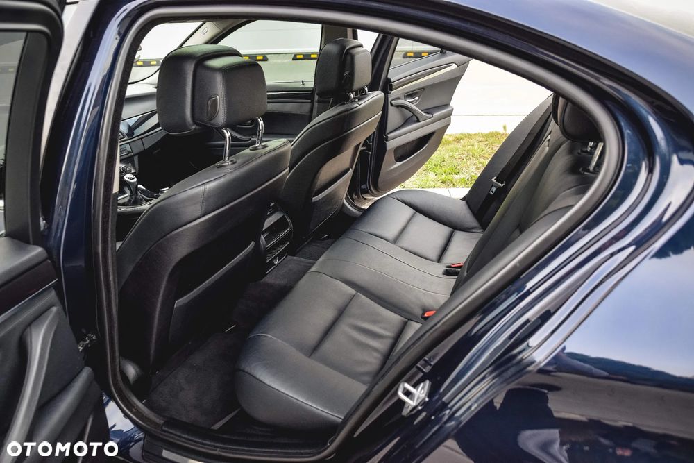 BMW Seria 5 520i - 25