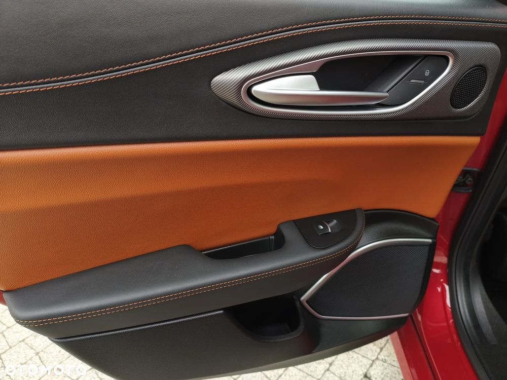 Alfa Romeo Giulia 2.0 Turbo 16V AT8-Q4 Competizione - 35