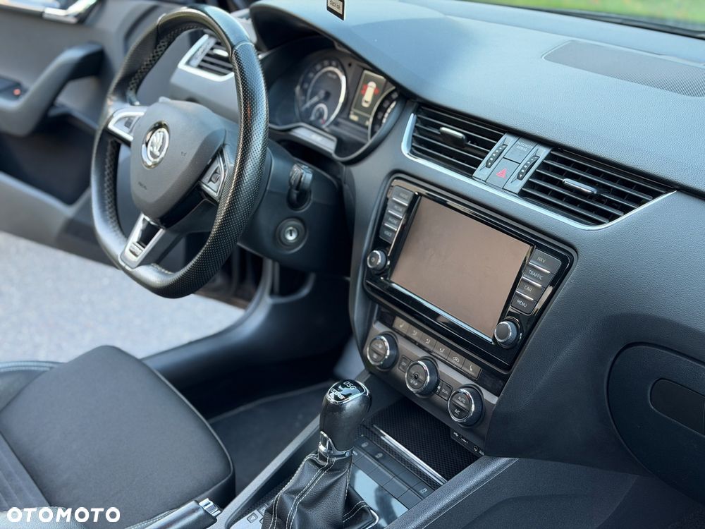 Skoda Octavia 2.0 TDI DSG RS - 28
