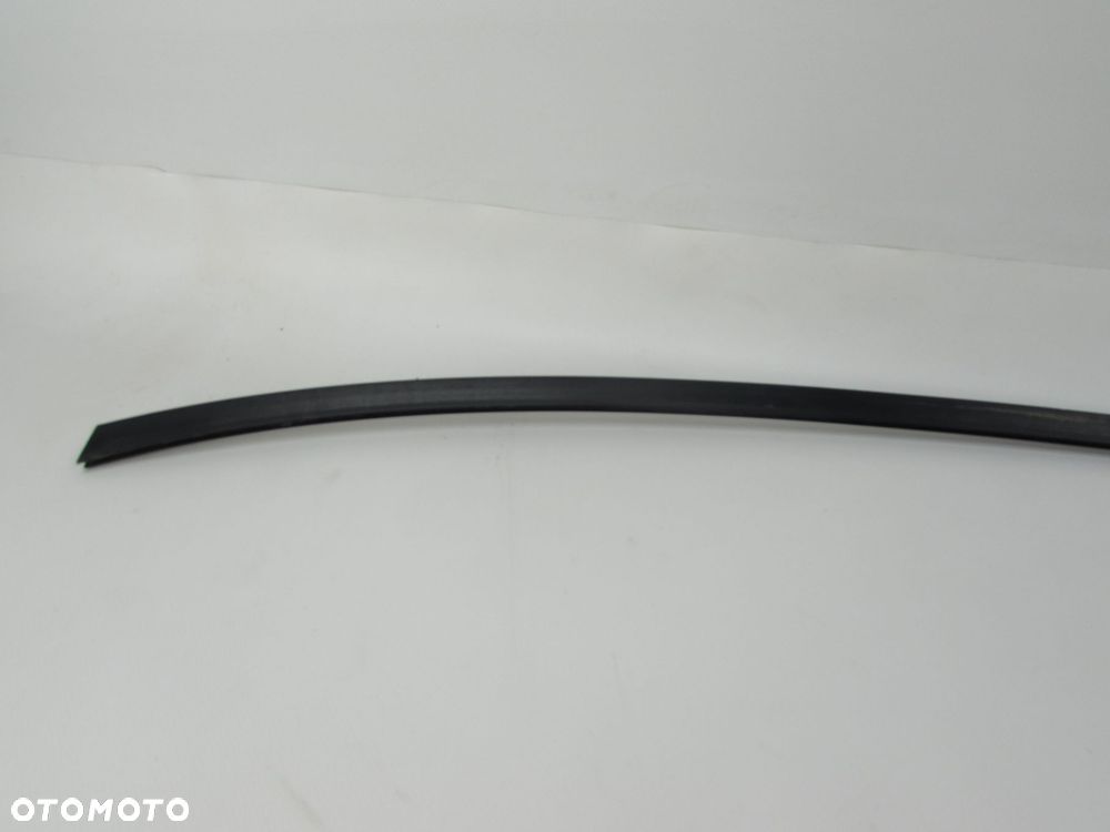 VOLVO V60 CROSS CUNTRY 10-18 USZCZELKA LISTWA SZYBY CZOLOWEJ DOLNA 30799704 - 7